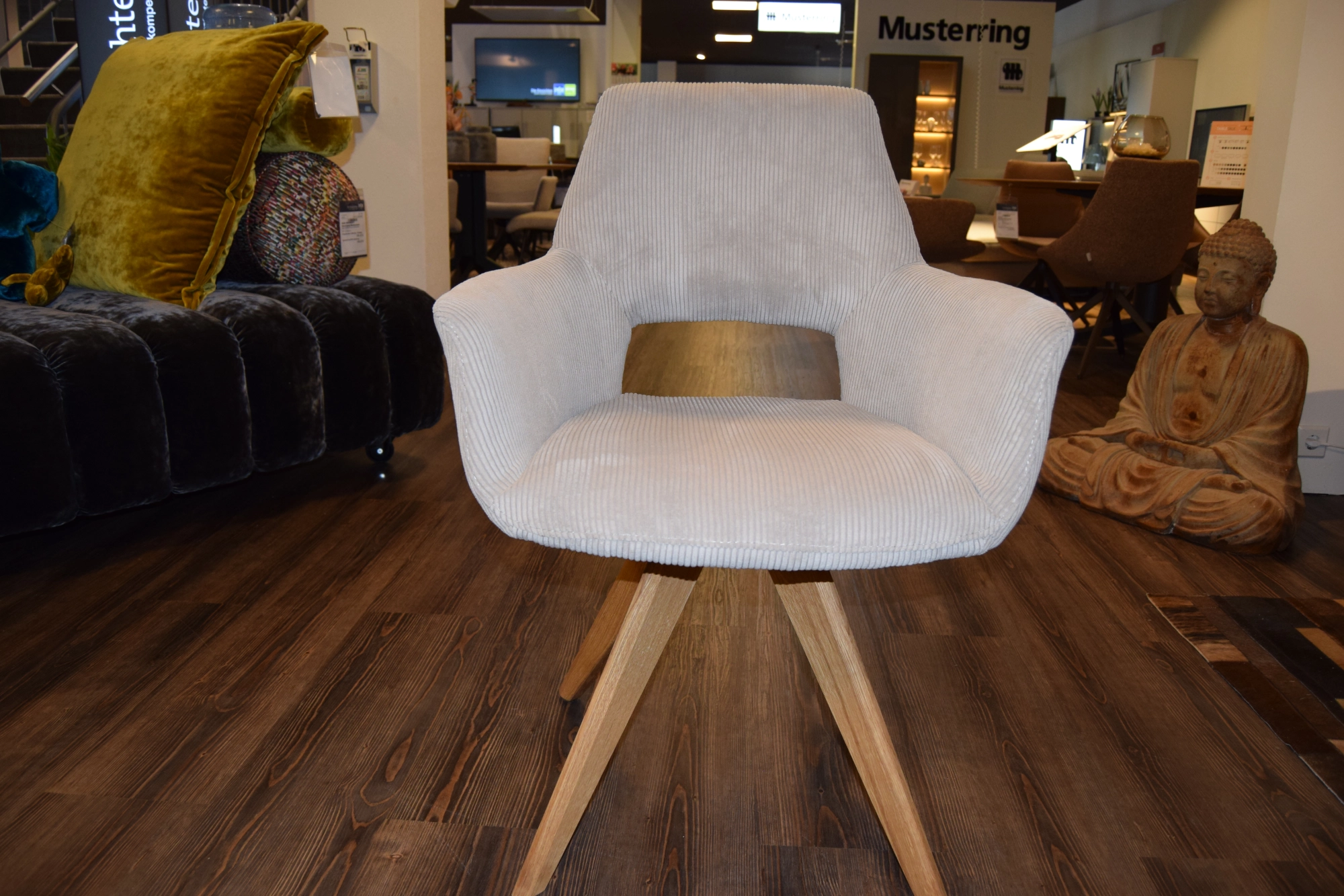 Schalensessel Interliving 5605 – Eleganz trifft Komfort Schalensessel Interliving 5605 – Eleganz trifft Komfort