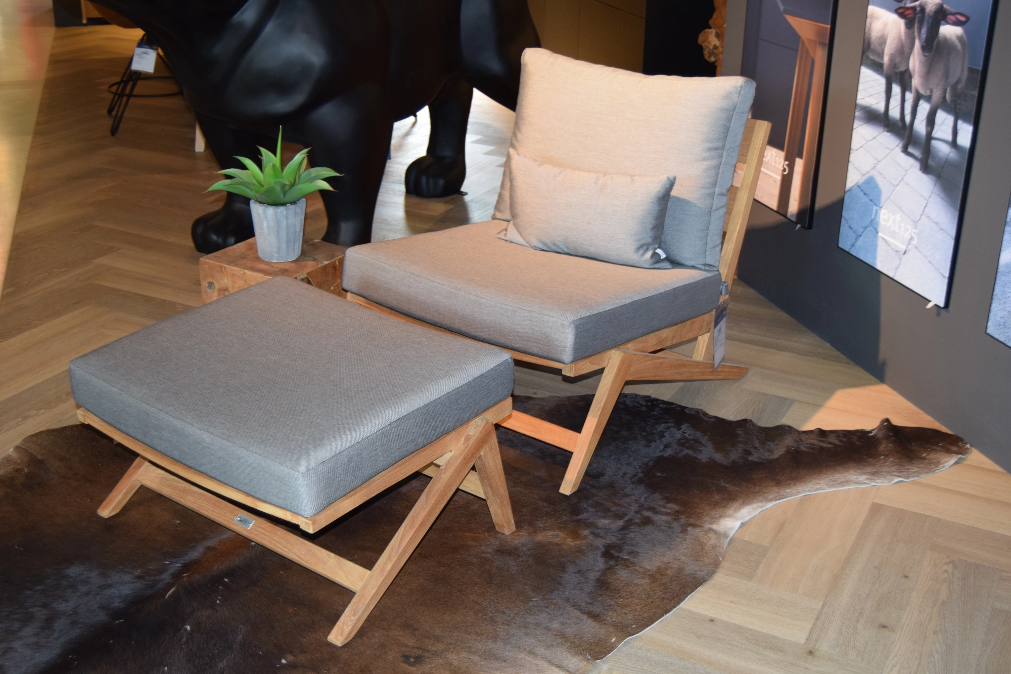 Lounge Sessel Jackie mit Hocker