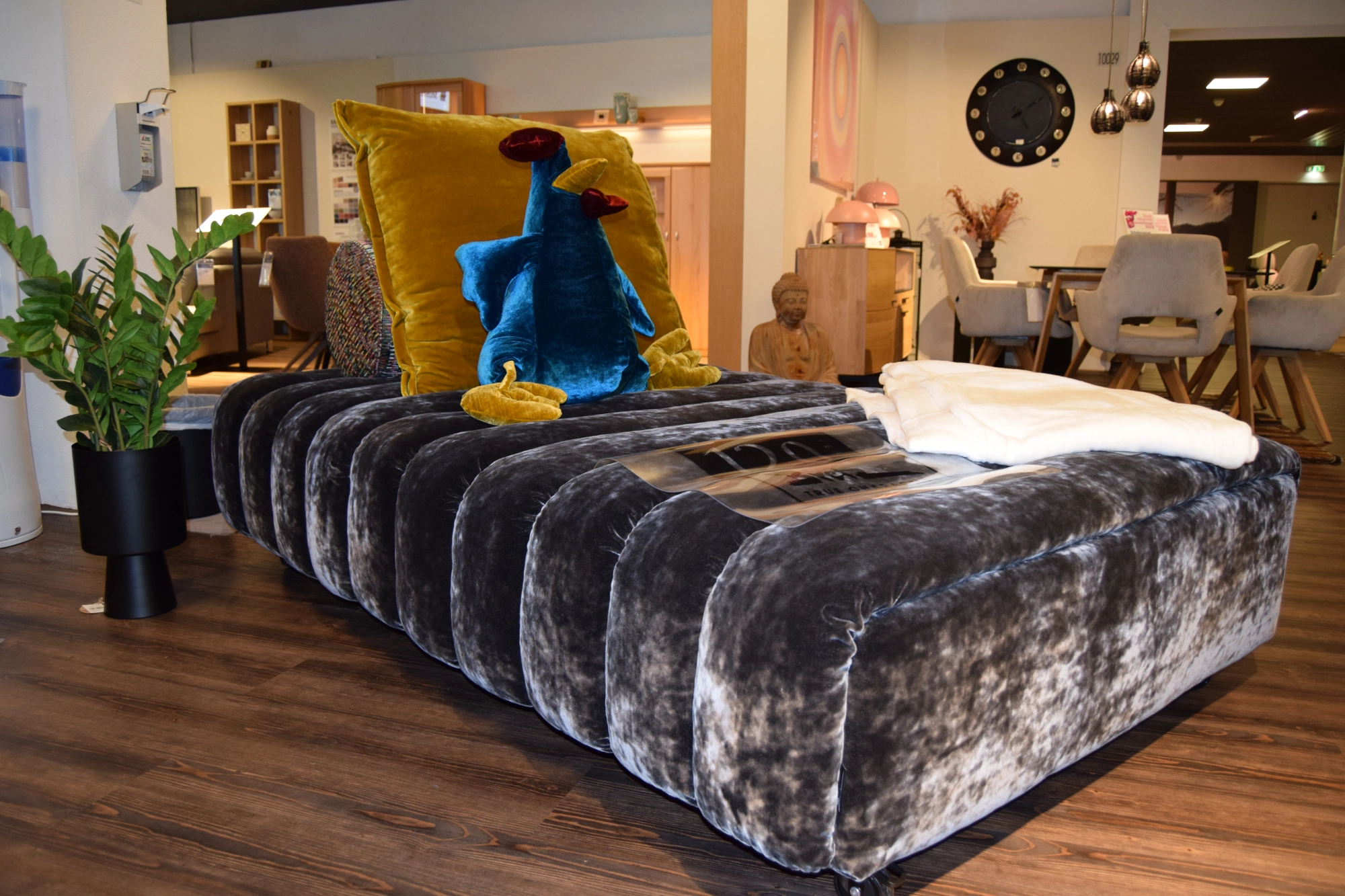 Exklusive Bretz Liege Moonraft – Stilvolles Design für Ihr Zuhause Exklusive Bretz Liege Moonraft – Stilvolles Design für Ihr Zuhause